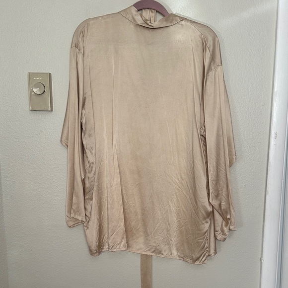 Victoria's Secret Beige 100% Silk Pajama Set Longsleeve Top Belted Robe + Pants - Picture 6 of 6